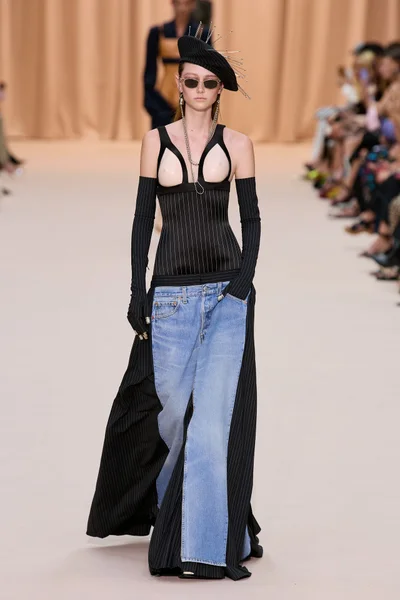 Look 19